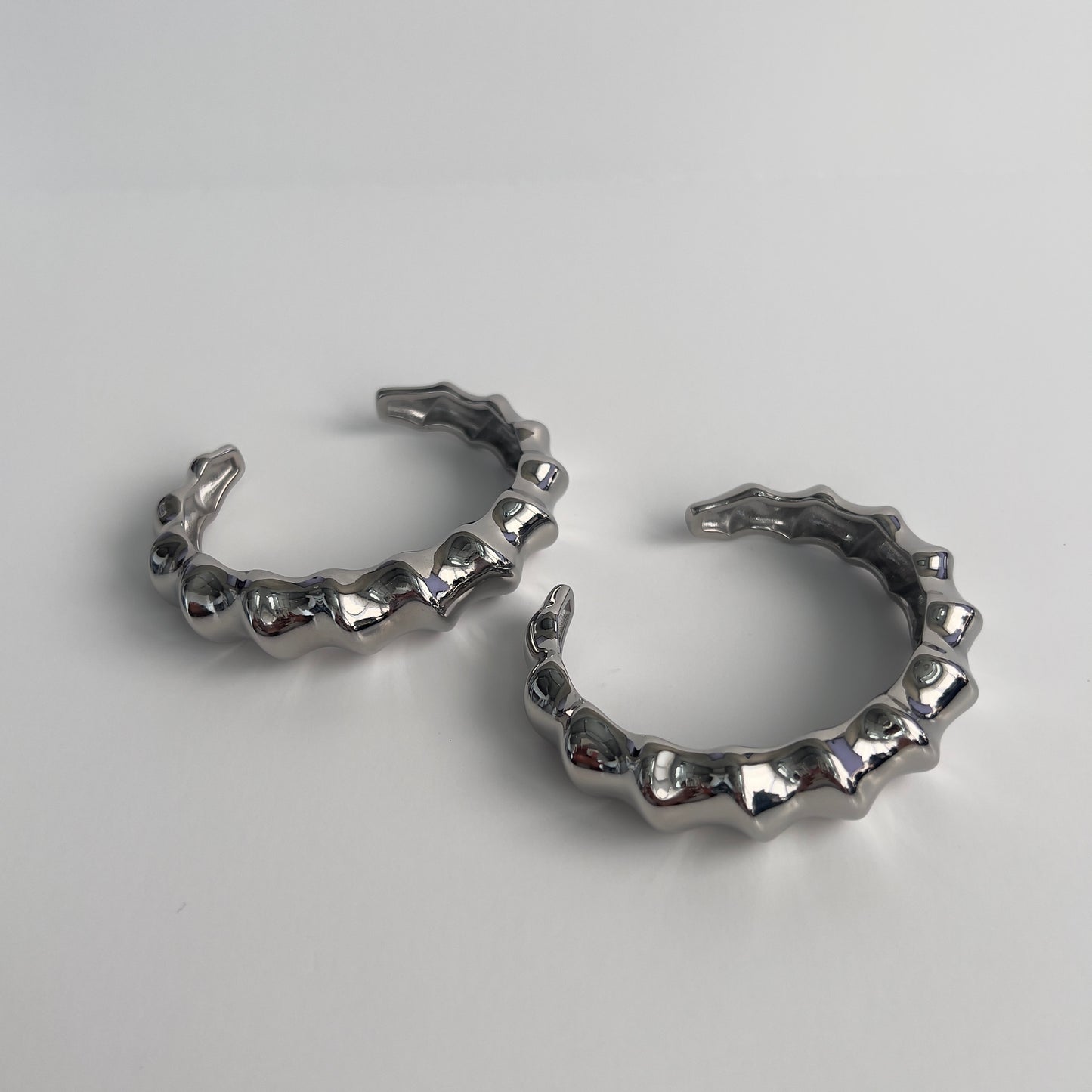 CHROME CHUNKY WAVE BANGLE