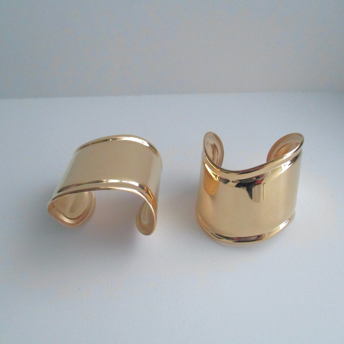 GOLD SHIELD CUFF