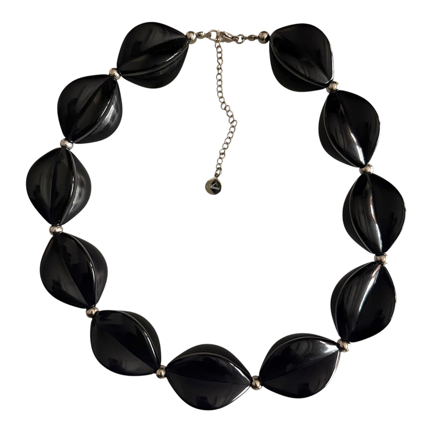 THE NOIR PETAL NECKLACE