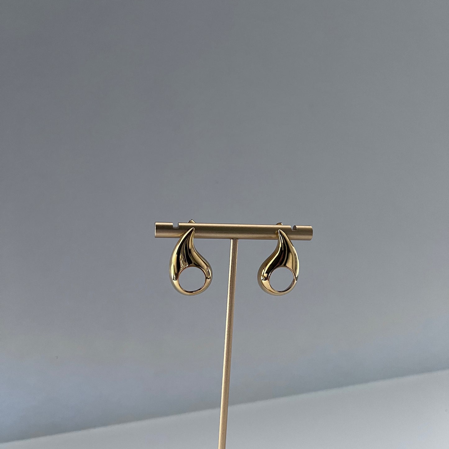 GOLD WATER DROP EARRINGS