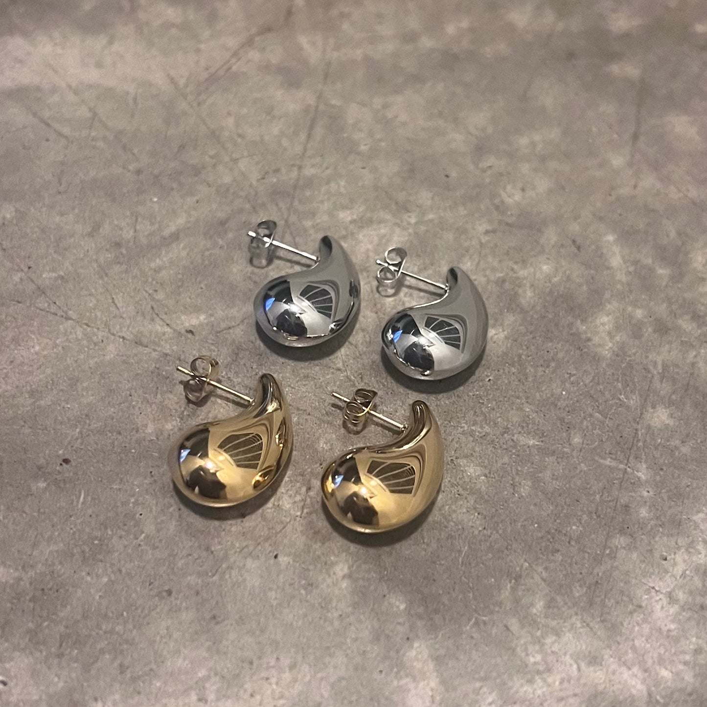 CLASSIC TEARDROP EARRINGS