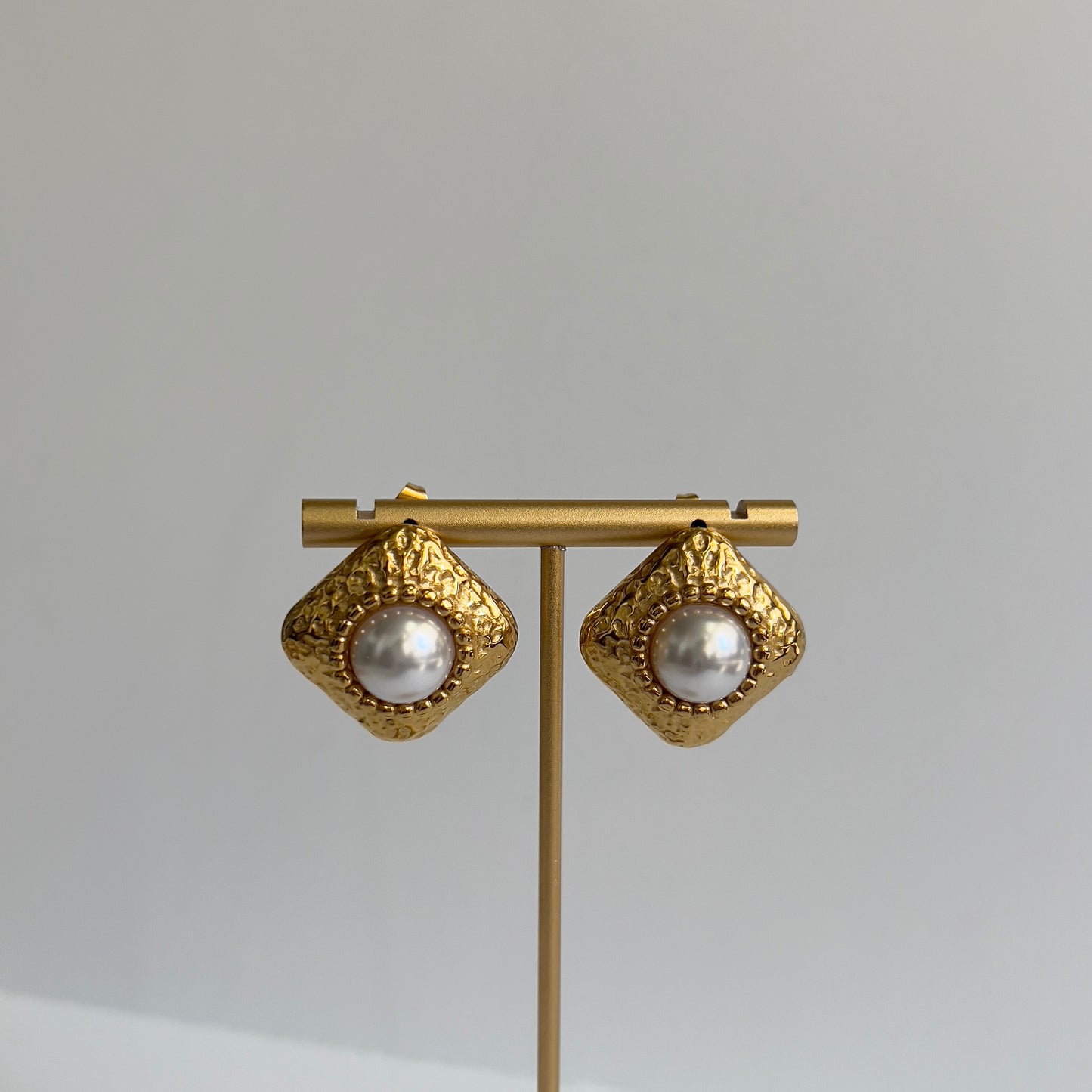 VINTAGE PEARL EARRINGS