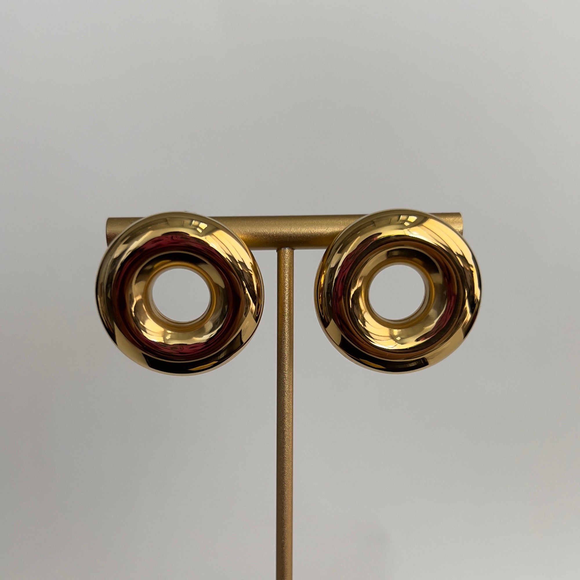 THE GOLD CIRCLE STUDS