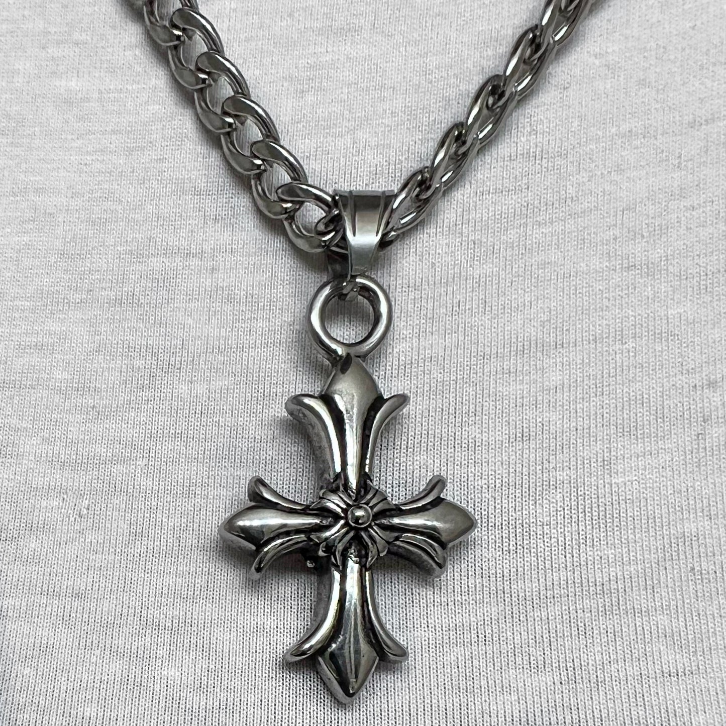 CRUCIFIX II NECKLACE